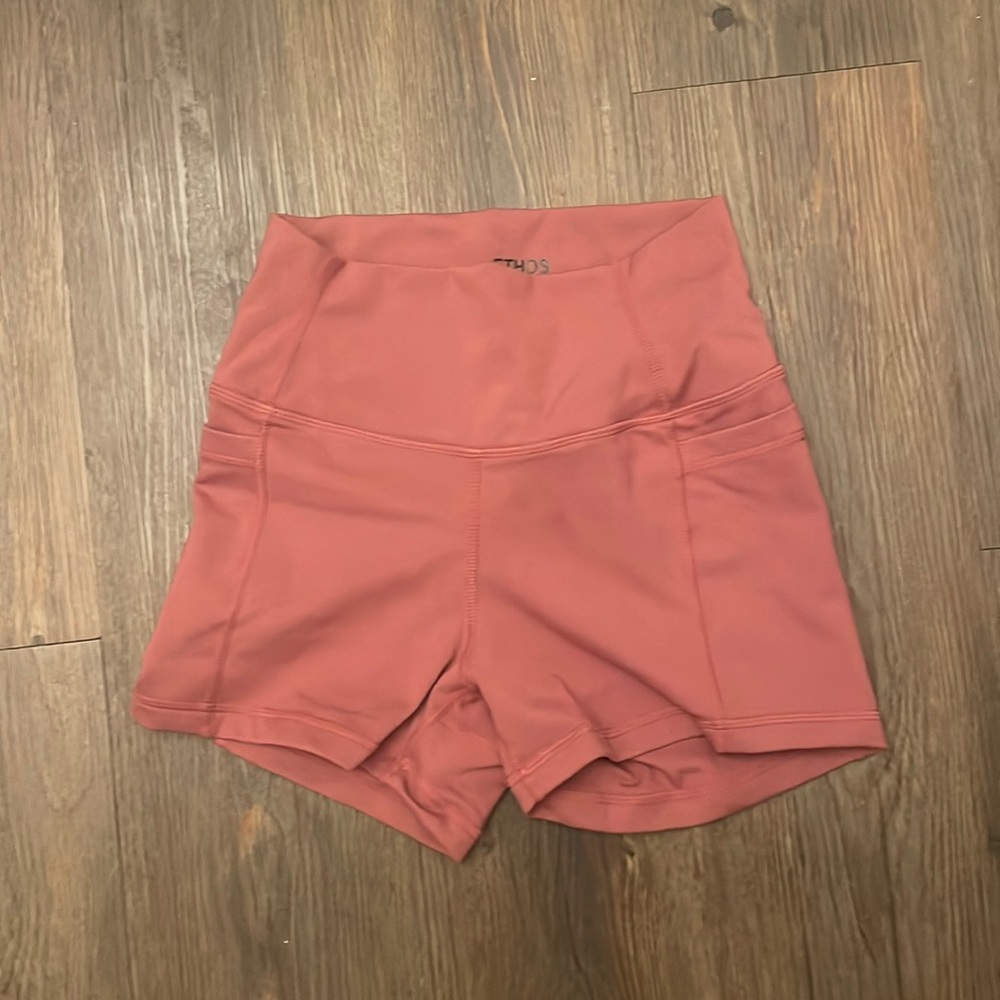 Ethos All Day Compression Athletic Yoga Shorts in Dark Pink